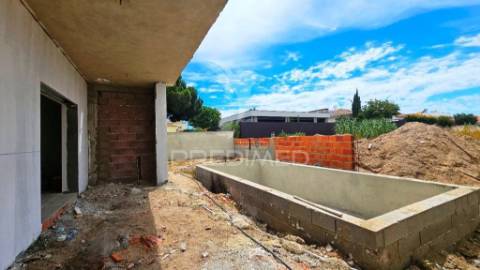 Moradia isolada t3 c/piscina e garagem, brejos de azeitão