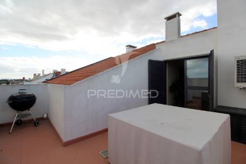 Duplex t3+2 com terraço e garagem