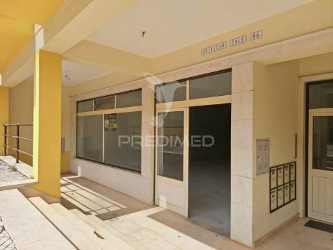 Magnifico espaço comercial, localizado em minde - alcanena