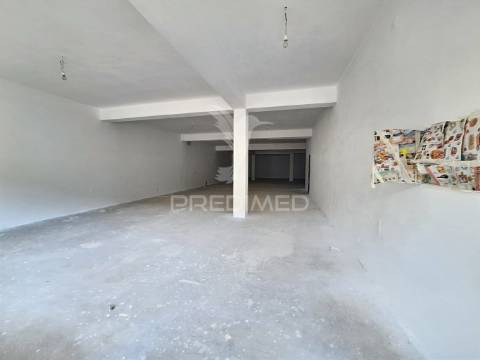 Magnifico espaço comercial, localizado em minde - alcanena