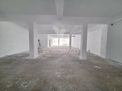 Magnifico espaço comercial, localizado em minde - alcanena