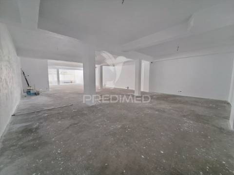 Magnifico espaço comercial, localizado em minde - alcanena
