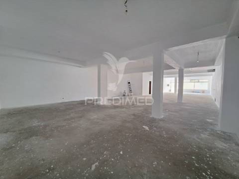 Magnifico espaço comercial, localizado em minde - alcanena