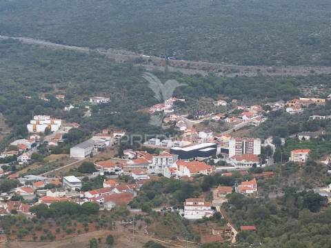 Magnifico espaço comercial, localizado em minde - alcanena