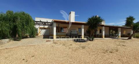 Quinta de 1,06 ha com moradia t4 em santa luzia – ourique