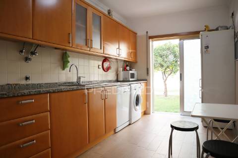 Moderno t2 em vila real de santo antónio, com garagem