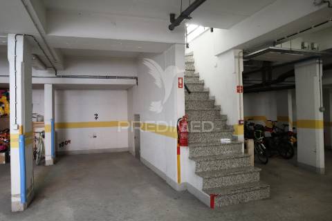Moderno t2 em vila real de santo antónio, com garagem