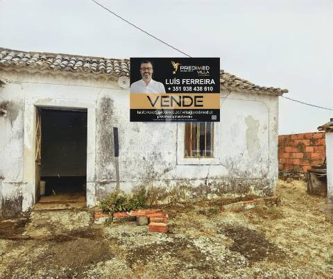 Moradia térrea t3 para restaurar na localidade da moçarria / santarém