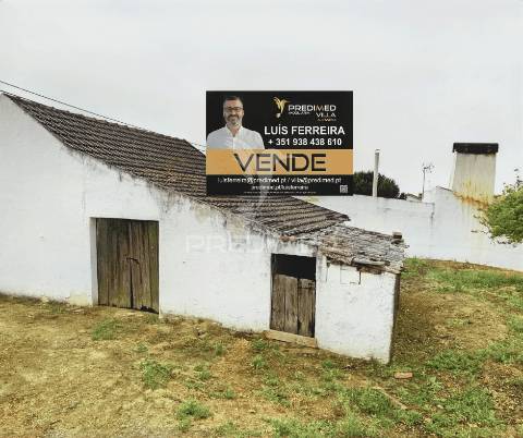 Moradia térrea t3 para restaurar na localidade da moçarria / santarém