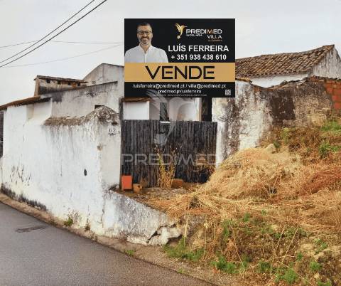 Moradia térrea t3 para restaurar na localidade da moçarria / santarém