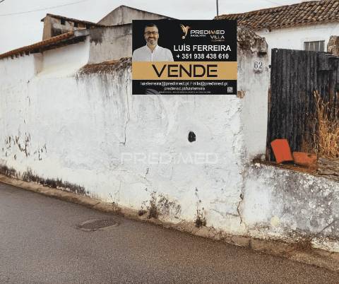 Moradia térrea t3 para restaurar na localidade da moçarria / santarém