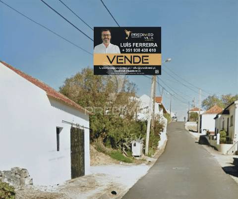 Moradia térrea t3 para restaurar na localidade da moçarria / santarém