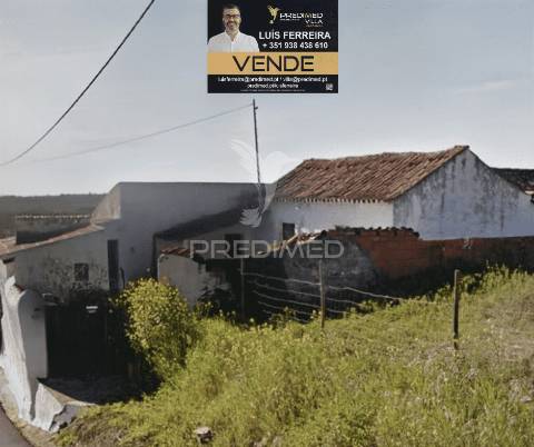 Moradia térrea t3 para restaurar na localidade da moçarria / santarém