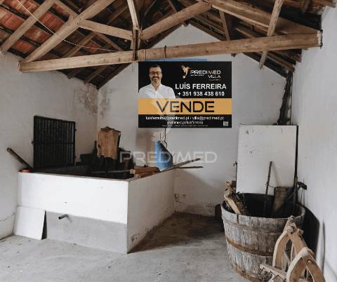 Moradia térrea t3 para restaurar na localidade da moçarria / santarém