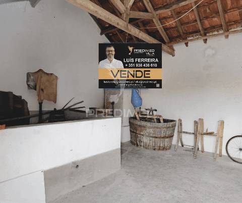 Moradia térrea t3 para restaurar na localidade da moçarria / santarém