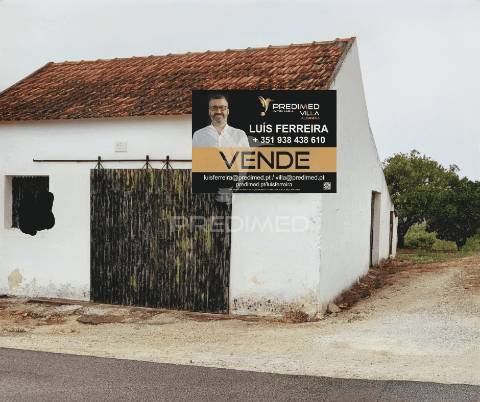Moradia térrea t3 para restaurar na localidade da moçarria / santarém