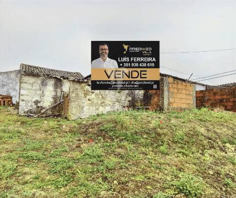 Moradia térrea t3 para restaurar na localidade da moçarria / santarém