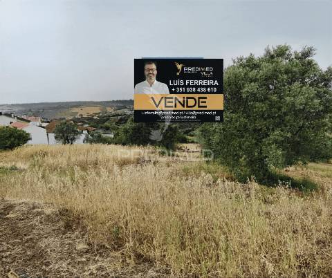 Moradia térrea t3 para restaurar na localidade da moçarria / santarém