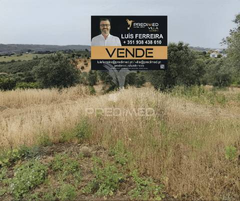 Moradia térrea t3 para restaurar na localidade da moçarria / santarém