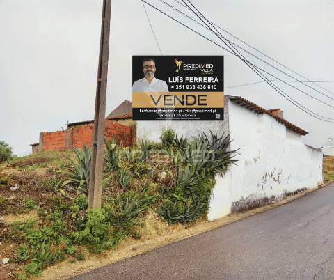 Moradia térrea t3 para restaurar na localidade da moçarria / santarém