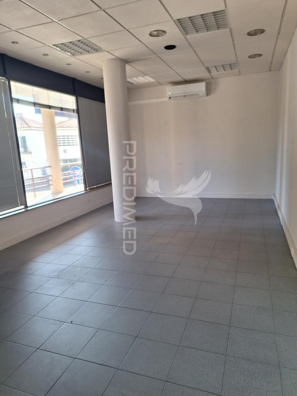 Loja no centro comercial fontedeira