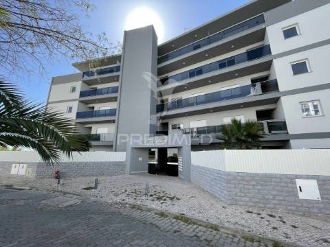 Novo t2 condomínio privado piscina e vista mar