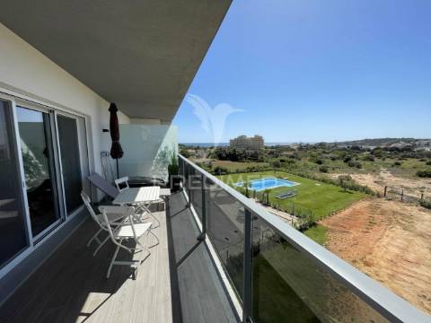 Novo t2 condomínio privado piscina e vista mar