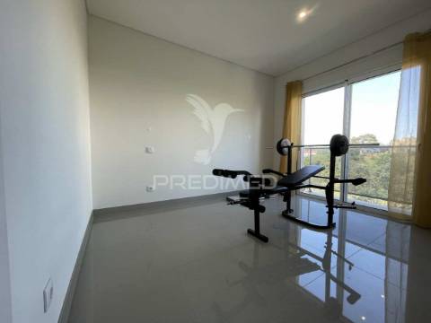 Novo t2 condomínio privado piscina e vista mar