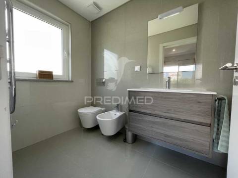 Novo t2 condomínio privado piscina e vista mar