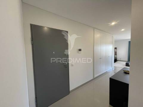 Novo t2 condomínio privado piscina e vista mar