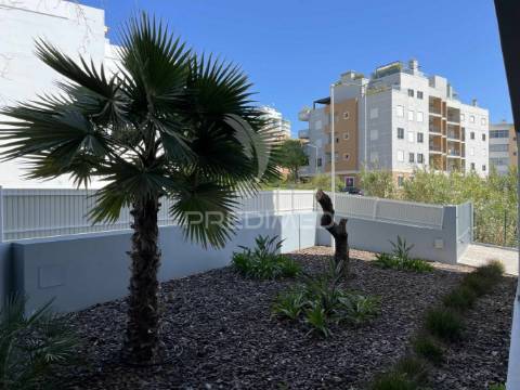 Novo t2 condomínio privado piscina e vista mar