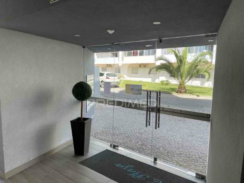 Novo t2 condomínio privado piscina e vista mar