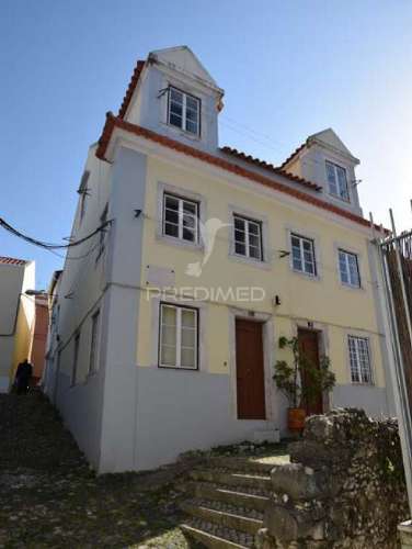 Apartamento t2 totalmente remodelado em alcântara