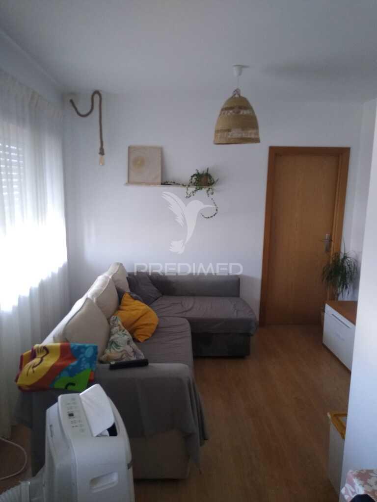 Apartamento t2 + 1  ratinha