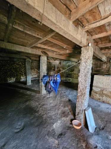 Moradia para restauro em silvares (s. martinho) - fafe