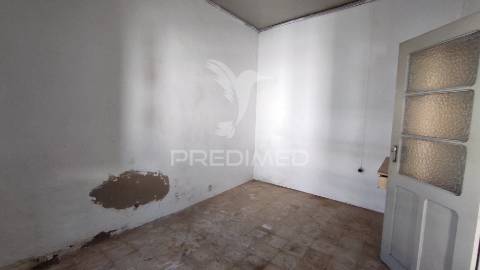 Moradia para recuperar em santa vitória