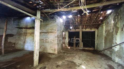 Moradia para recuperar em santa vitória