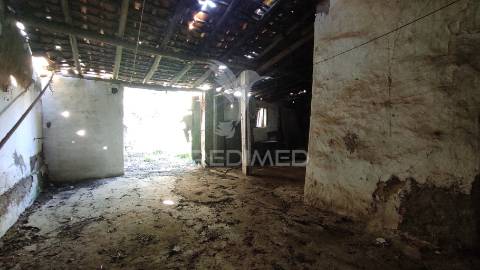 Moradia para recuperar em santa vitória