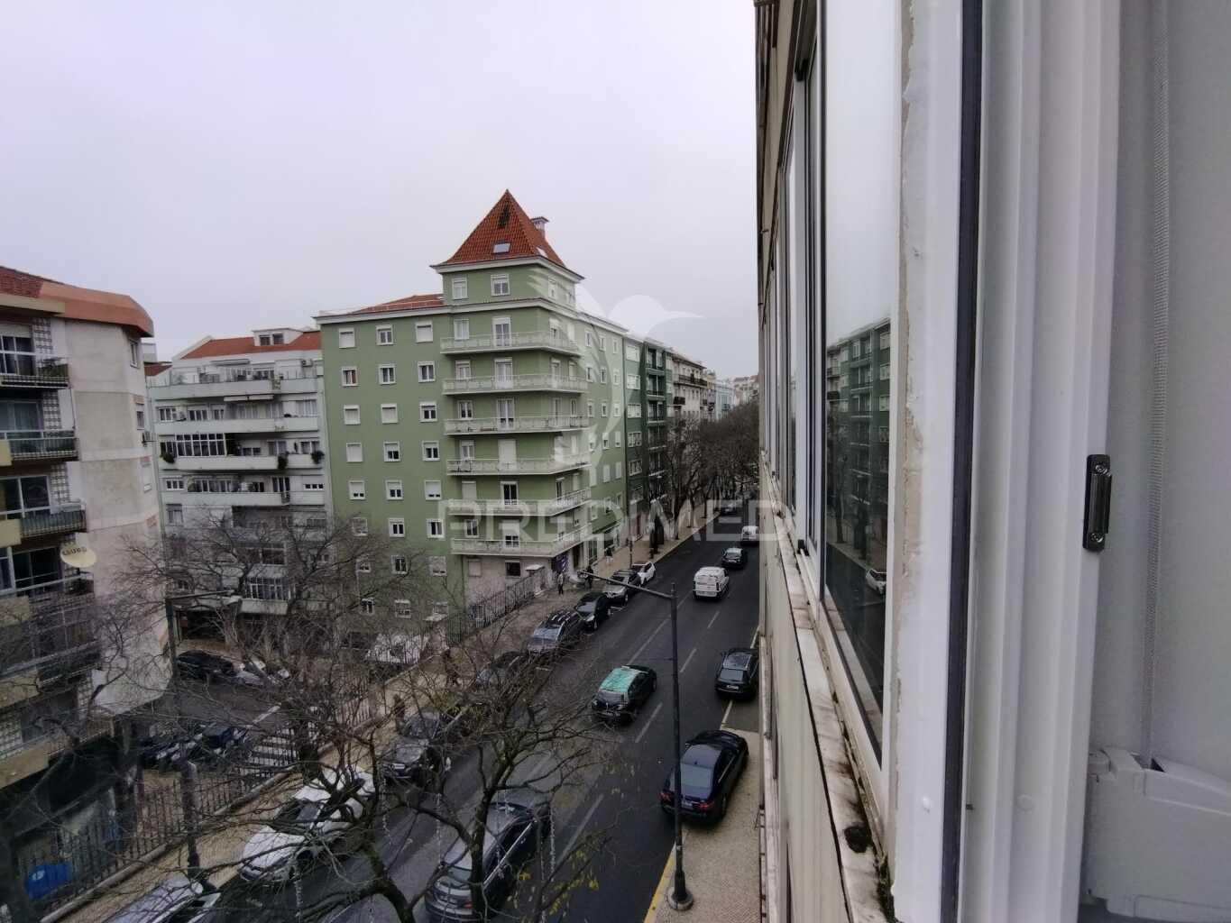 Apartamento totalmente remodelado t1 arroios lisboa