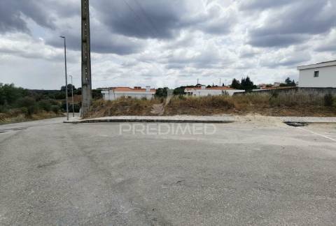 Terreno urbano com área total de 651,78m2 na localidade de alcanena