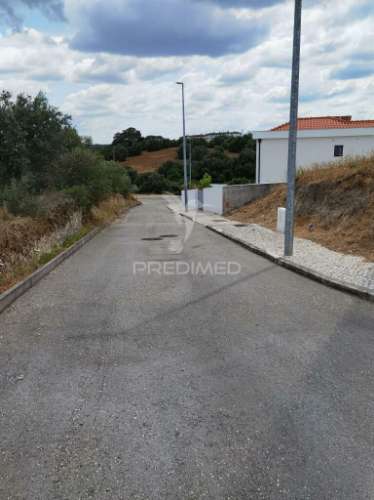 Terreno urbano com área total de 651,78m2 na localidade de alcanena