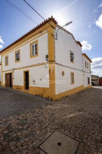 Moradia bi-familiar t6 e com espaço comercial - alter do chão