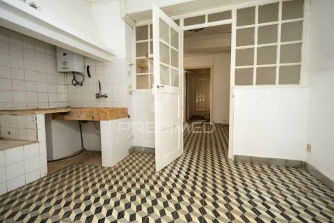 Moradia bi-familiar t6 e com espaço comercial - alter do chão