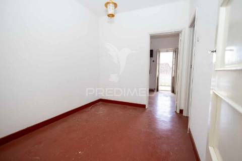 Moradia bi-familiar t6 e com espaço comercial - alter do chão
