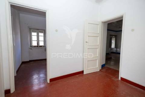 Moradia bi-familiar t6 e com espaço comercial - alter do chão