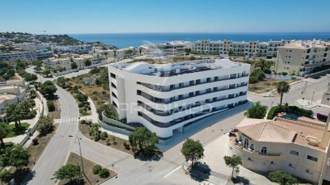 Condomínio leaf em lagos a 300m da praia com piscina