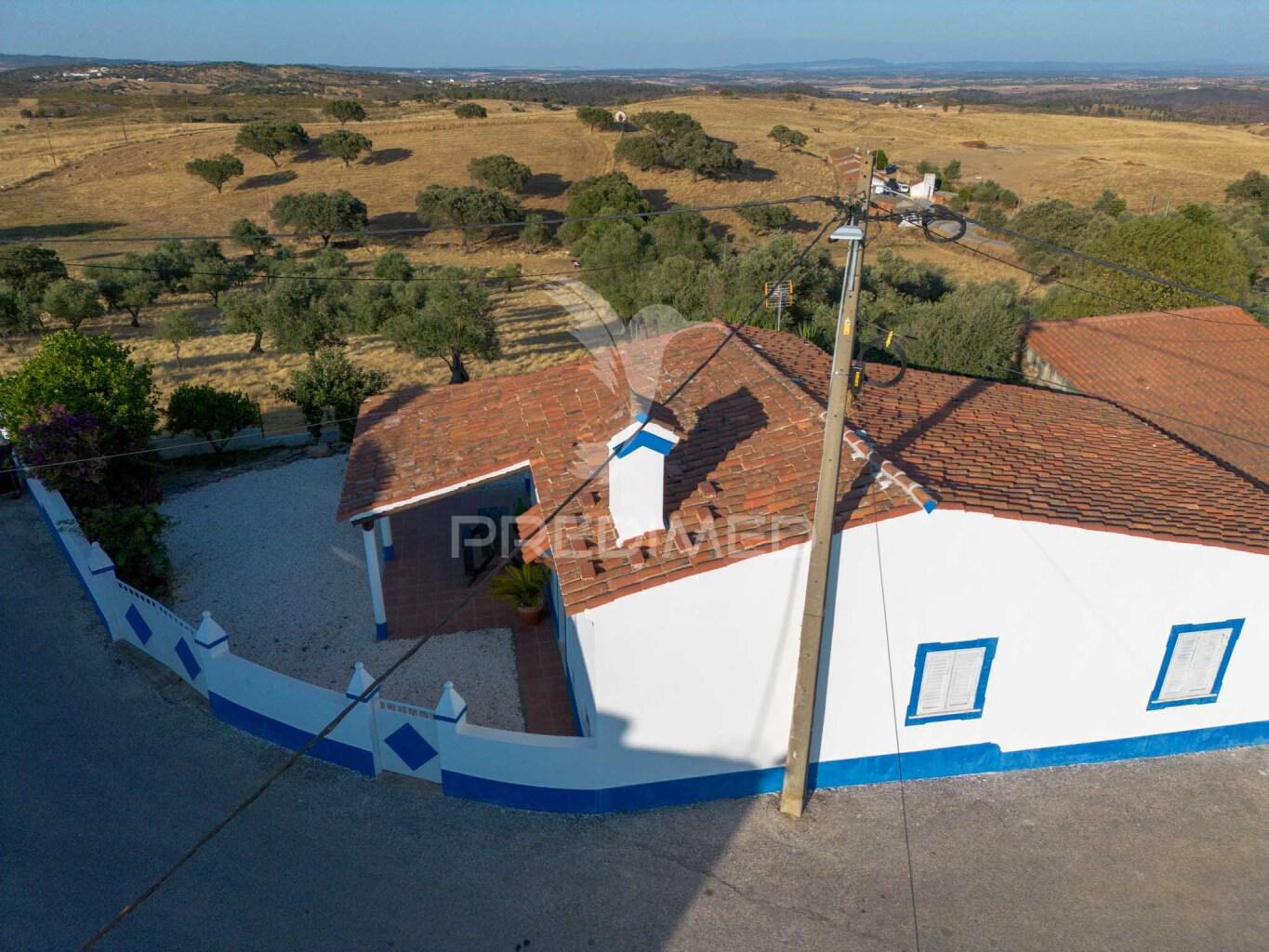 Moradia t2 completamente remodelada com jardim em orvalhos - alandroal