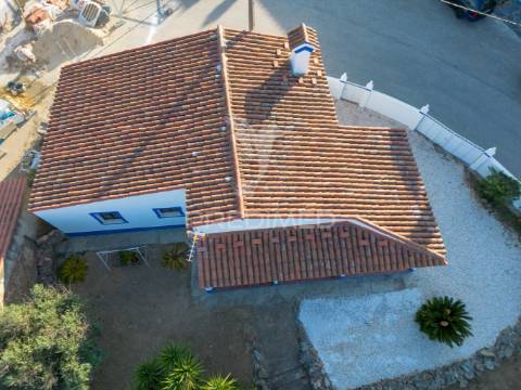 Moradia t2 completamente remodelada com jardim em orvalhos - alandroal