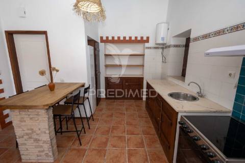 Moradia t2 completamente remodelada com jardim em orvalhos - alandroal
