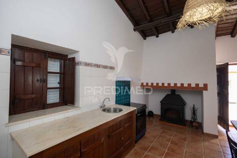 Moradia t2 completamente remodelada com jardim em orvalhos - alandroal